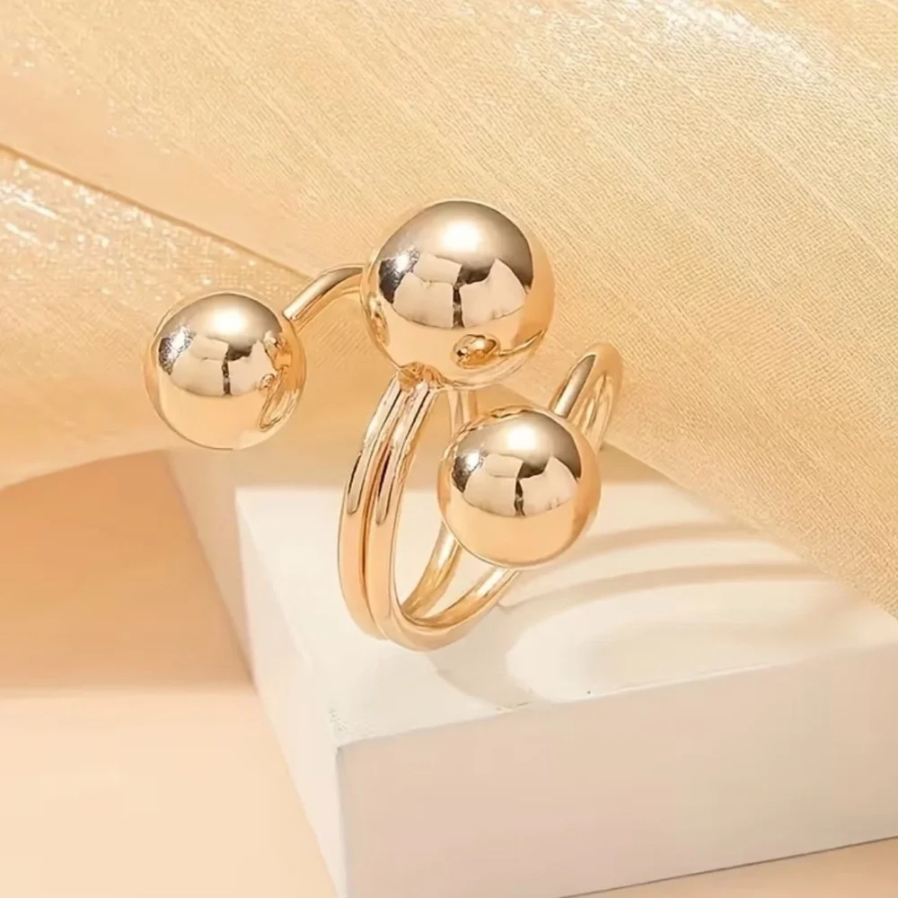 Elegant Gold asymmetrical Sphere Ring - Picture 2 of 4